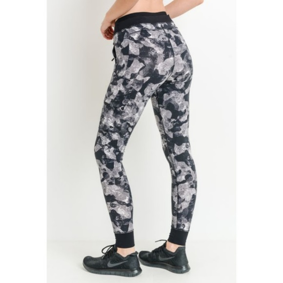 Monochrome Camo Print Cargo Skinny Joggers Hybrid - Picture 3 of 7